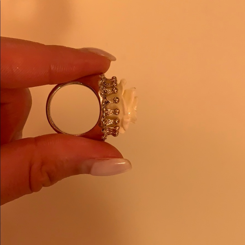 White Rose Ring - Picture 4 of 4